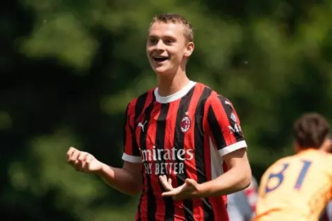 بينهم نجل إبراهيموفيتش.. ميلان يستدعي 5 لاعبين من فريق الشباب للسوبر الإيطالي